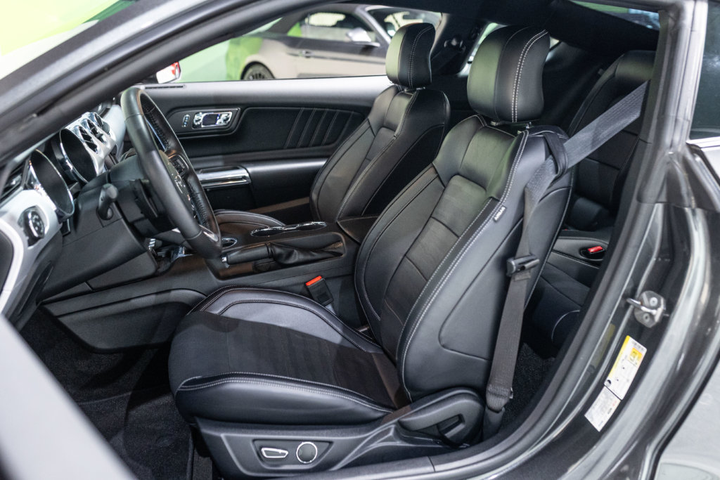 Mustang V8 Gris Magnetic Sync 2 Echapp BORLA Interieur 2