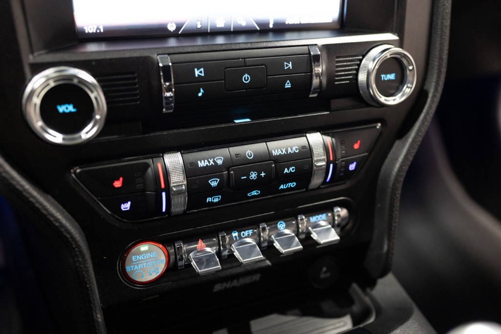 Mustang V8 Gris Magnetic Sync 2 Echapp BORLA Interieur 26