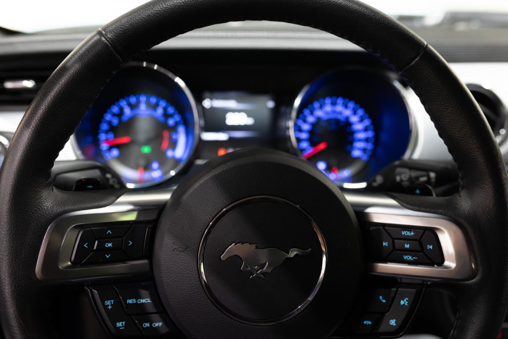 Mustang V8 Gris Magnetic Sync 2 Echapp BORLA Interieur 34