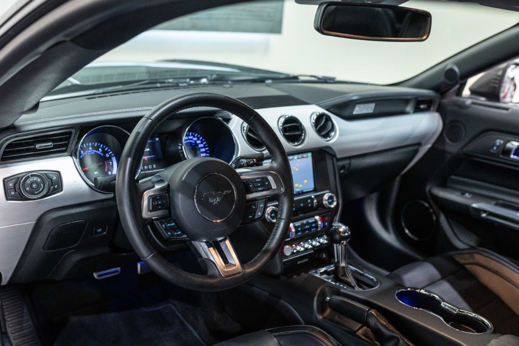 Mustang V8 Gris Magnetic Sync 2 Echapp BORLA Interieur 5