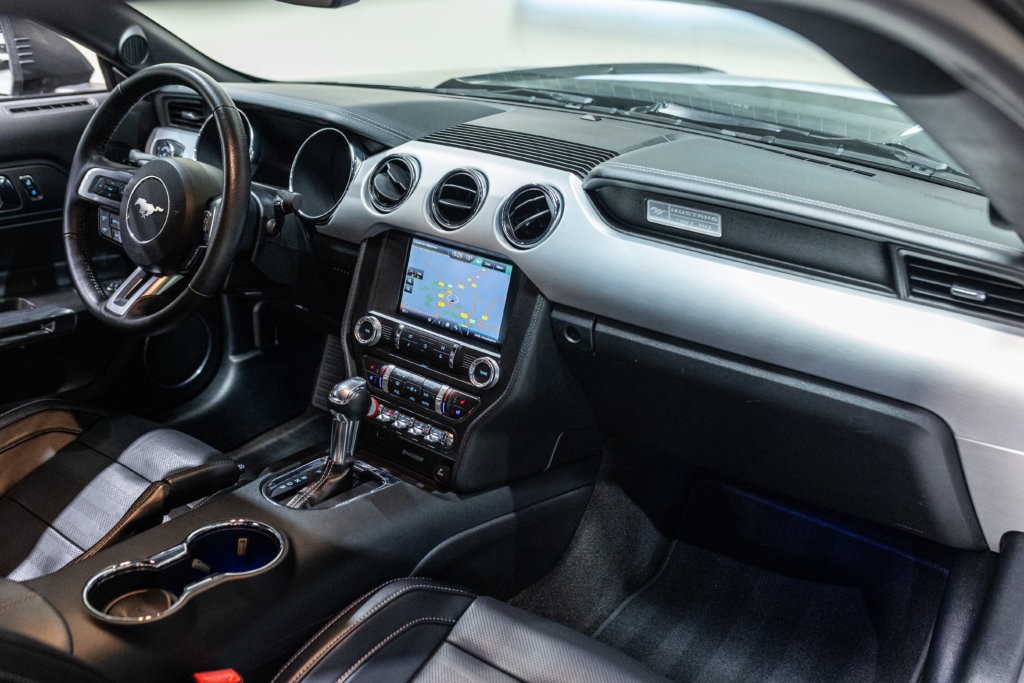 Mustang V8 Gris Magnetic Sync 2 Echapp BORLA Interieur 9