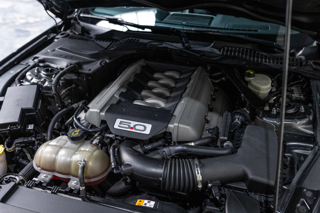 Mustang V8 Gris Magnetic Sync 2 Echapp BORLA Moteur 3