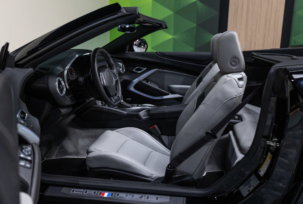 Camaro 6 Noir Cab Maxton Interieur