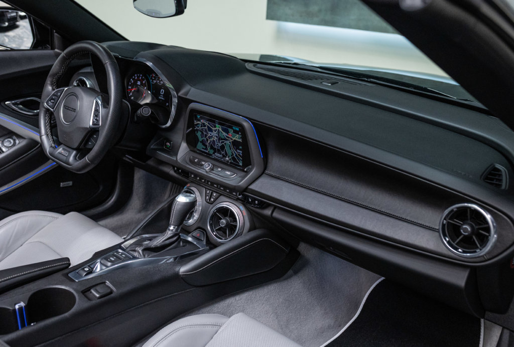 Camaro 6 Noir Cab Maxton Interieur 12