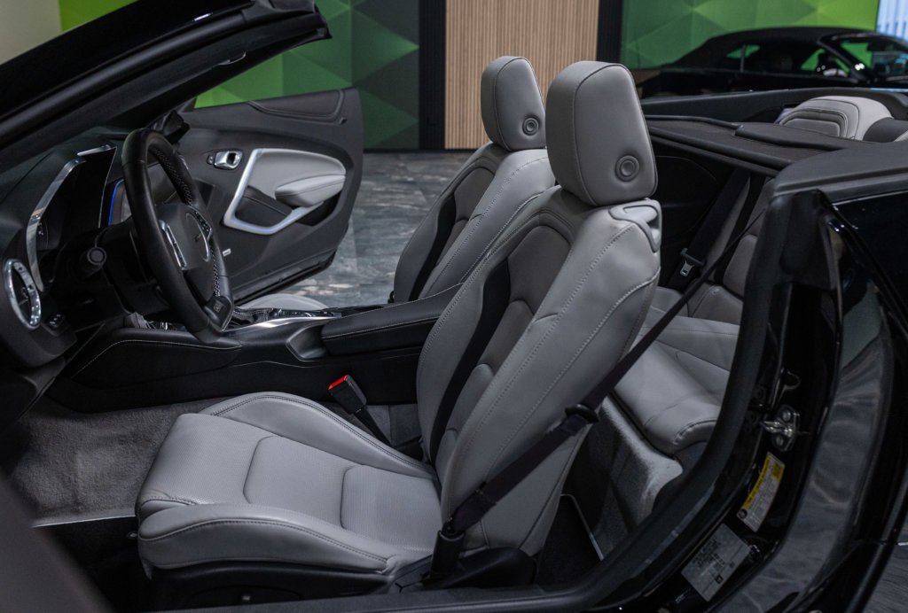 Camaro 6 Noir Cab Maxton Interieur 16