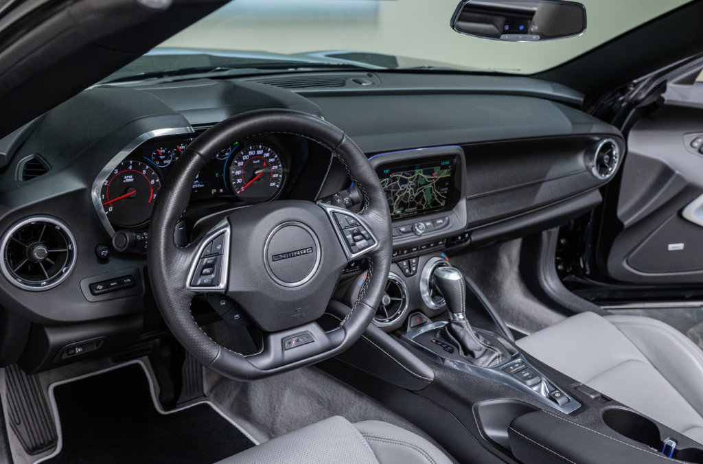 Camaro 6 Noir Cab Maxton Interieur 17
