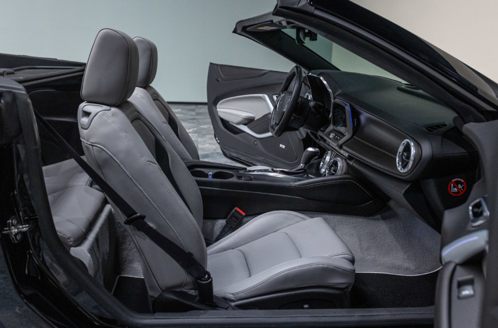 Camaro 6 Noir Cab Maxton Interieur 18