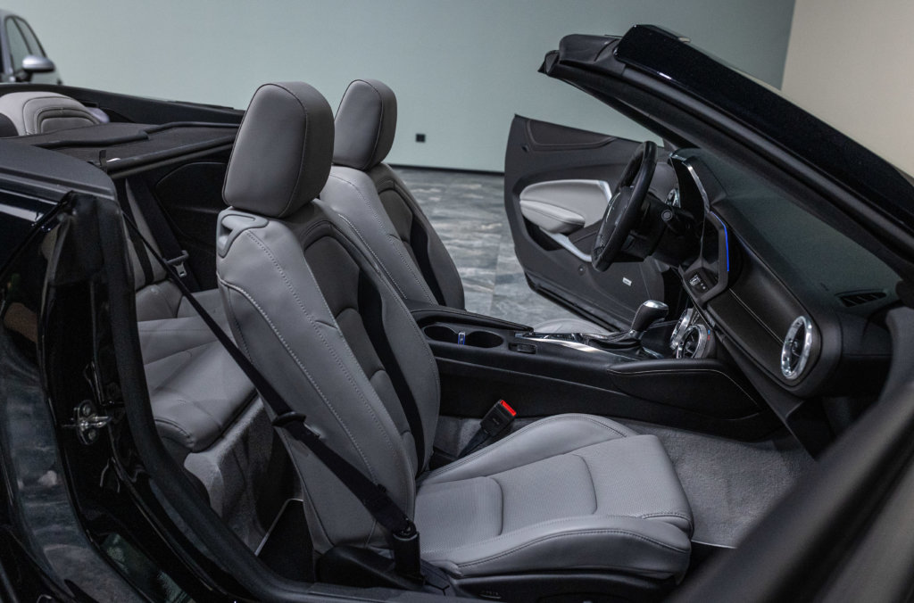 Camaro 6 Noir Cab Maxton Interieur 19