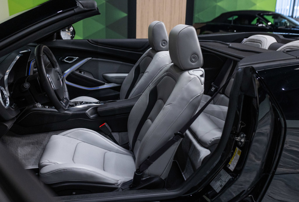 Camaro 6 Noir Cab Maxton Interieur 2