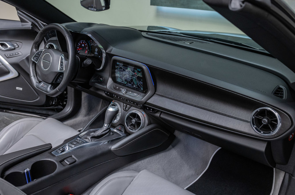 Camaro 6 Noir Cab Maxton Interieur 20