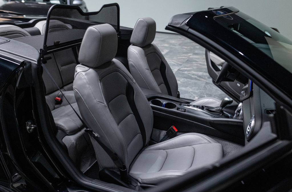 Camaro 6 Noir Cab Maxton Interieur 21