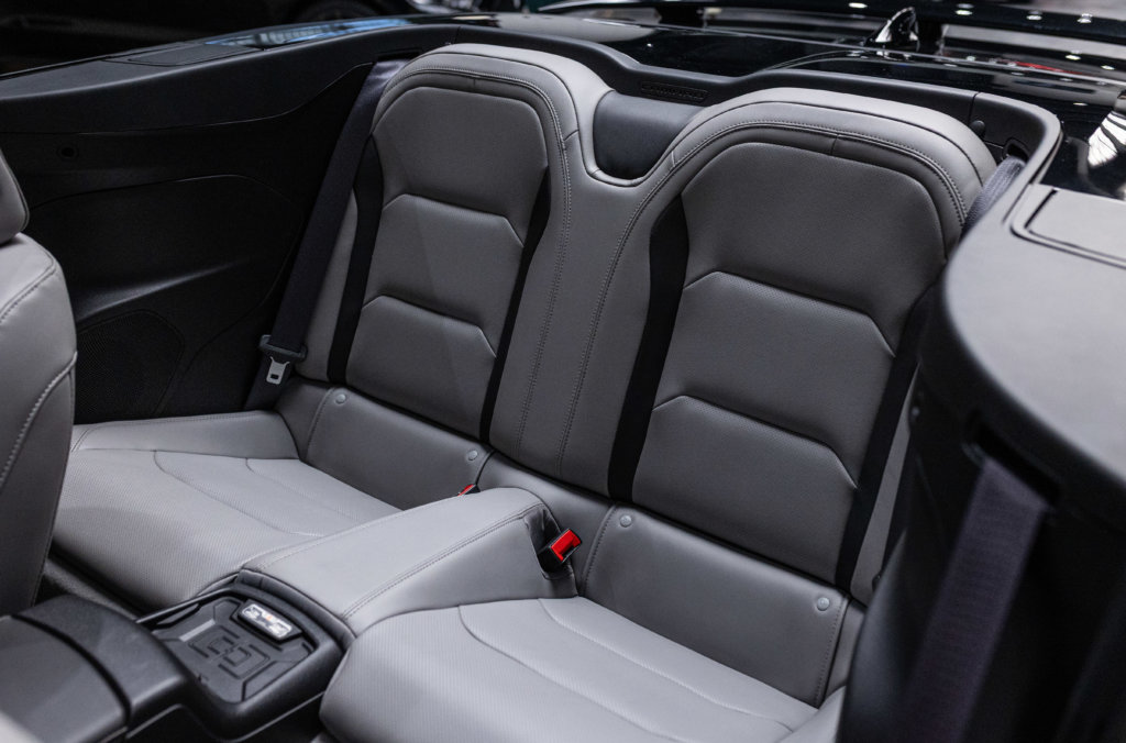 Camaro 6 Noir Cab Maxton Interieur 24