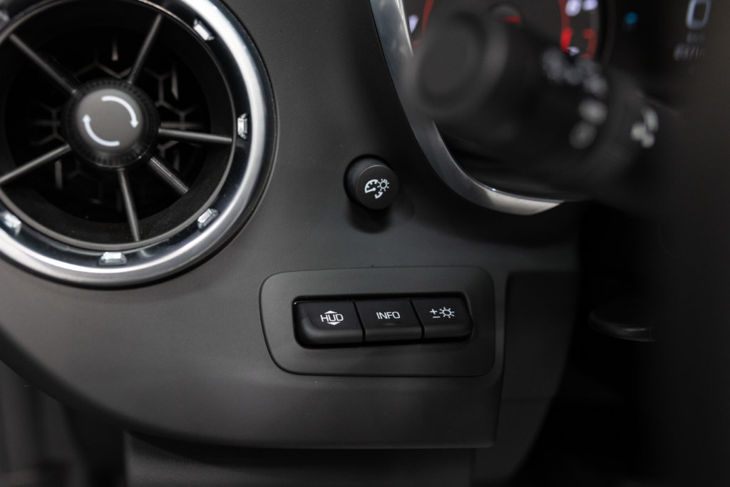 Camaro 6 Noir Cab Maxton Interieur 25