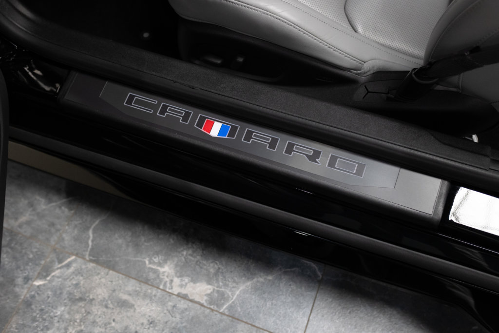Camaro 6 Noir Cab Maxton Interieur 3