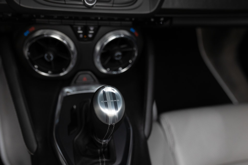 Camaro 6 Noir Cab Maxton Interieur 43