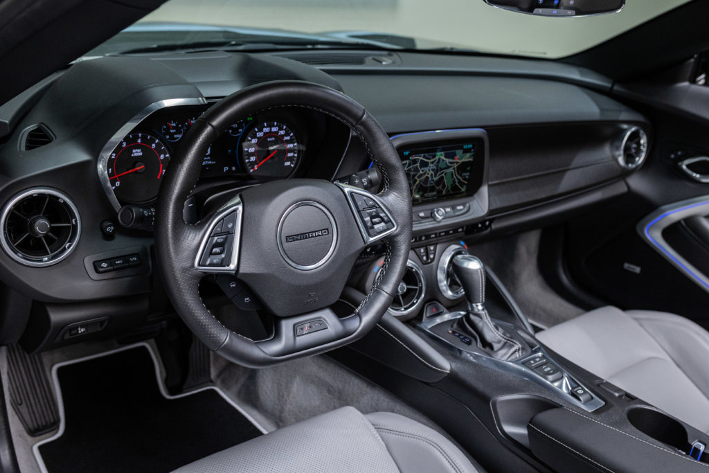 Camaro 6 Noir Cab Maxton Interieur 7