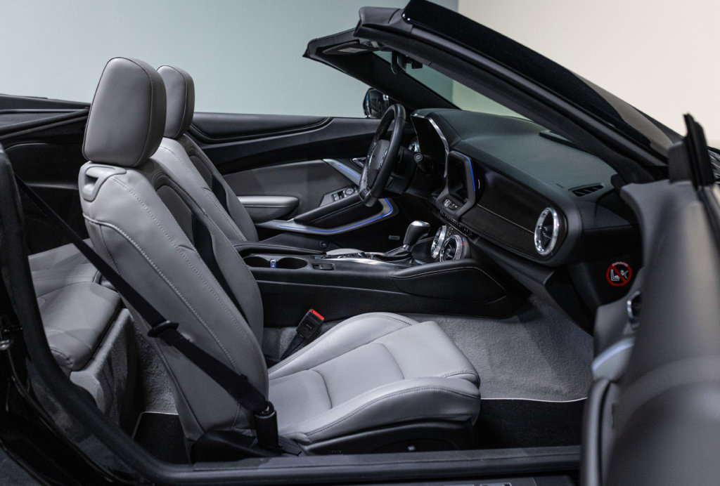 Camaro 6 Noir Cab Maxton Interieur 8