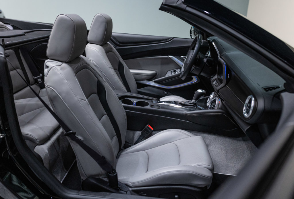 Camaro 6 Noir Cab Maxton Interieur 9