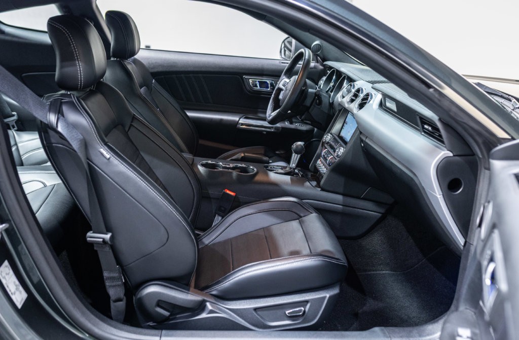 Mustang Guard Green 2.3 Interieur 6