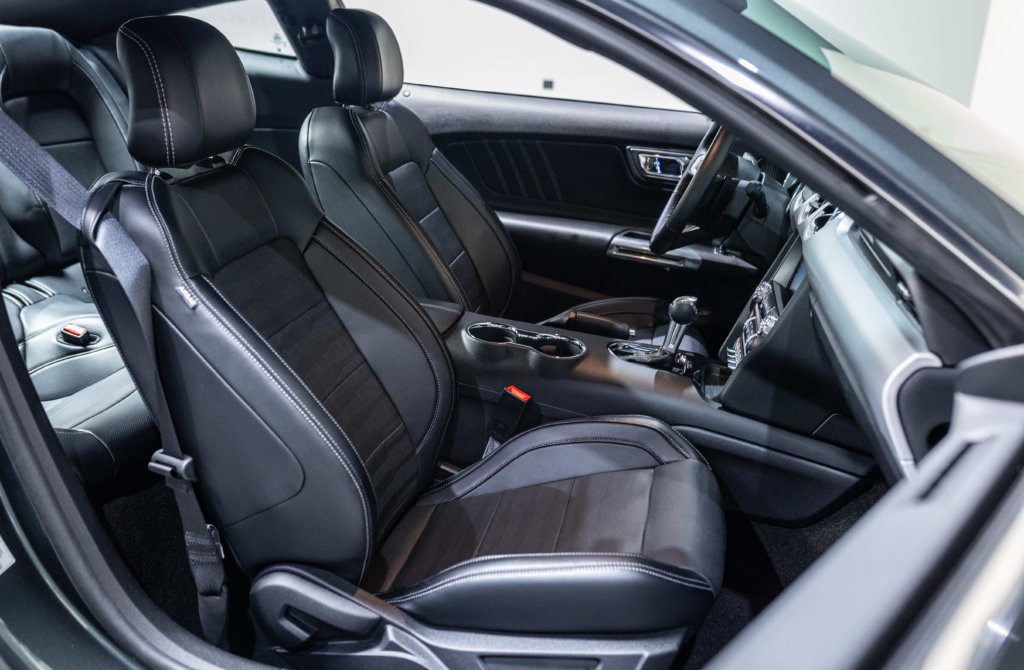 Mustang Guard Green 2.3 Interieur 7