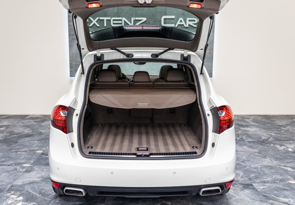 Porsche Cayenne Diesel Blanc Coffre