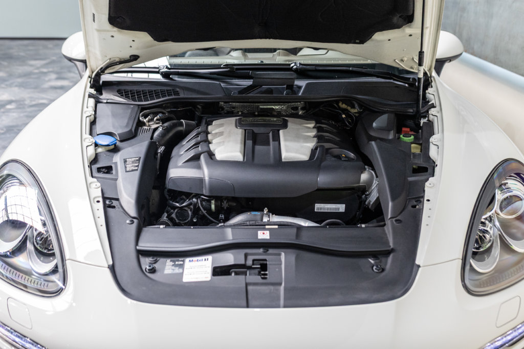 Porsche Cayenne Diesel Blanc Moteur 2