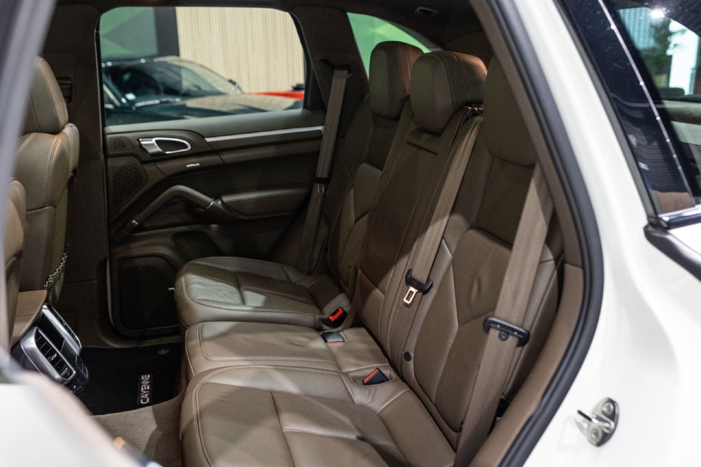 Porsche Cayenne diesel blanc interieur 19