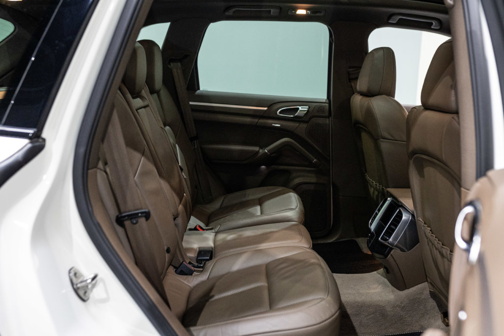 Porsche Cayenne diesel blanc interieur 20