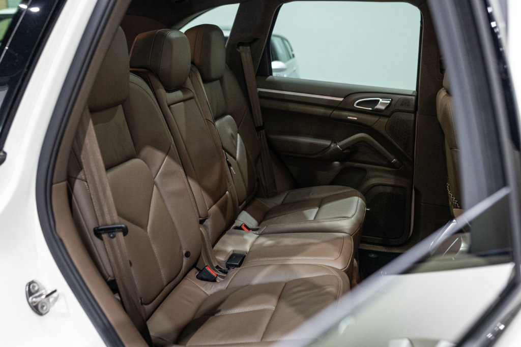 Porsche Cayenne diesel blanc interieur 21