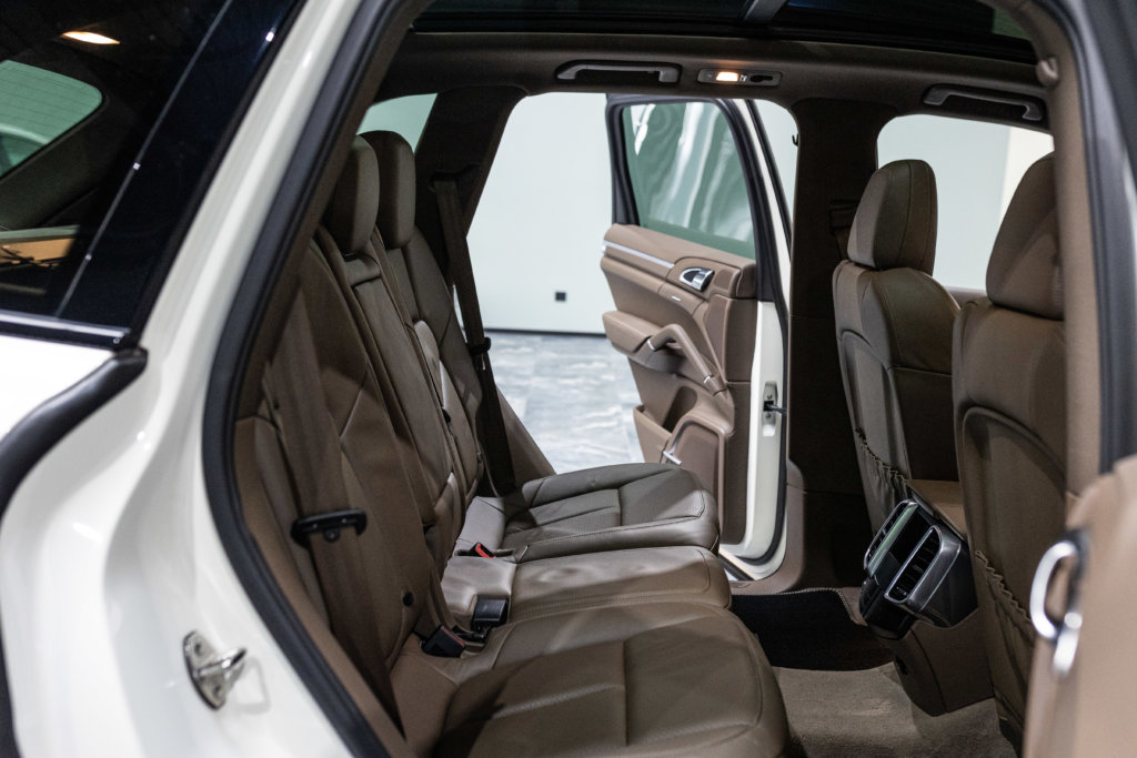 Porsche Cayenne diesel blanc interieur 27