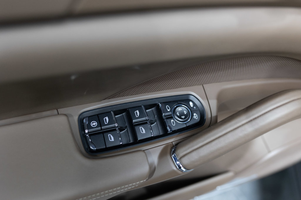 Porsche Cayenne diesel blanc interieur 3