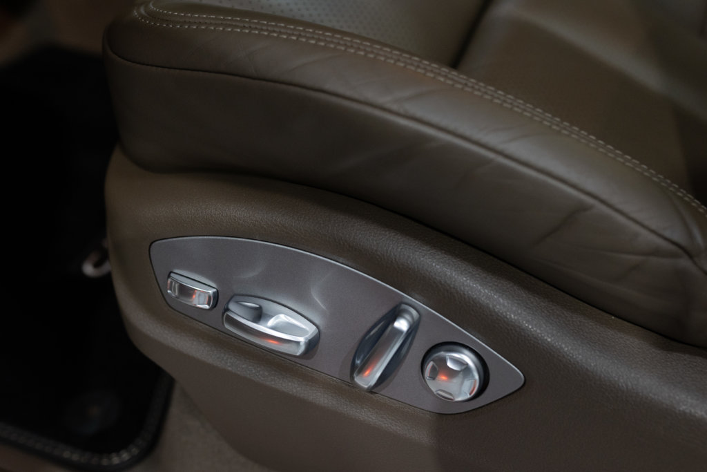 Porsche Cayenne diesel blanc interieur 30