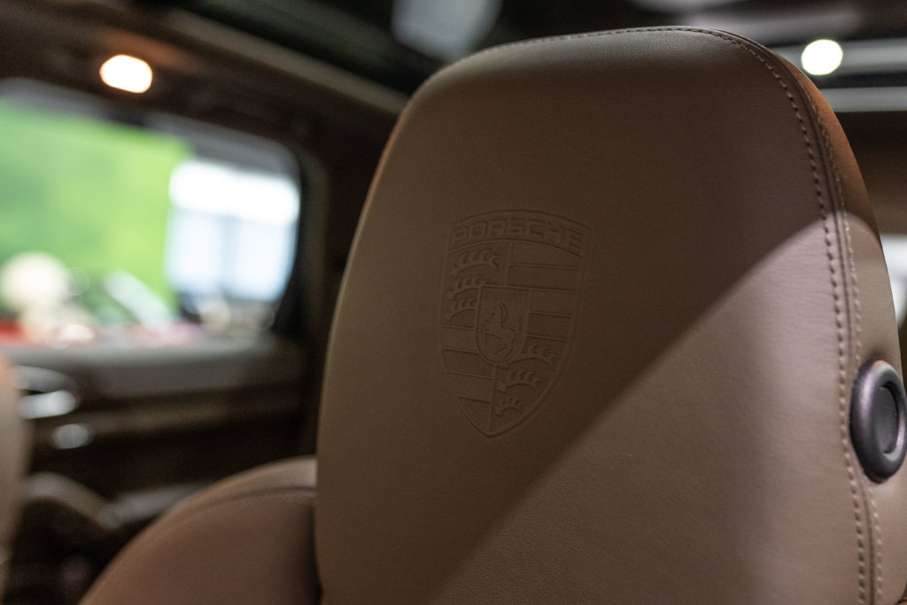 Porsche Cayenne diesel blanc interieur 31