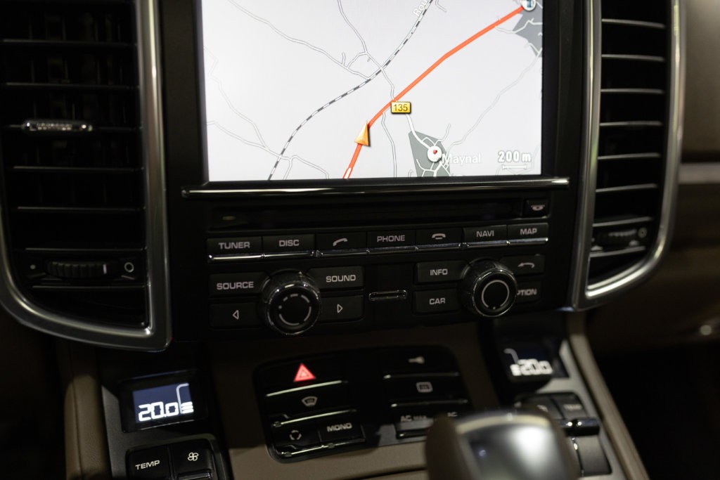 Porsche Cayenne diesel blanc interieur 36