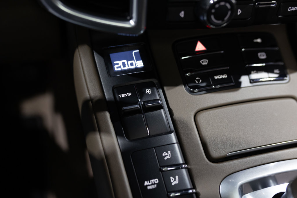 Porsche Cayenne diesel blanc interieur 37