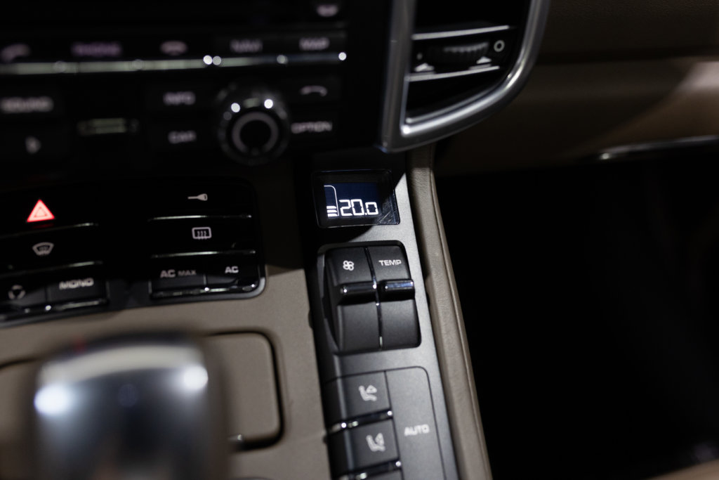 Porsche Cayenne diesel blanc interieur 39