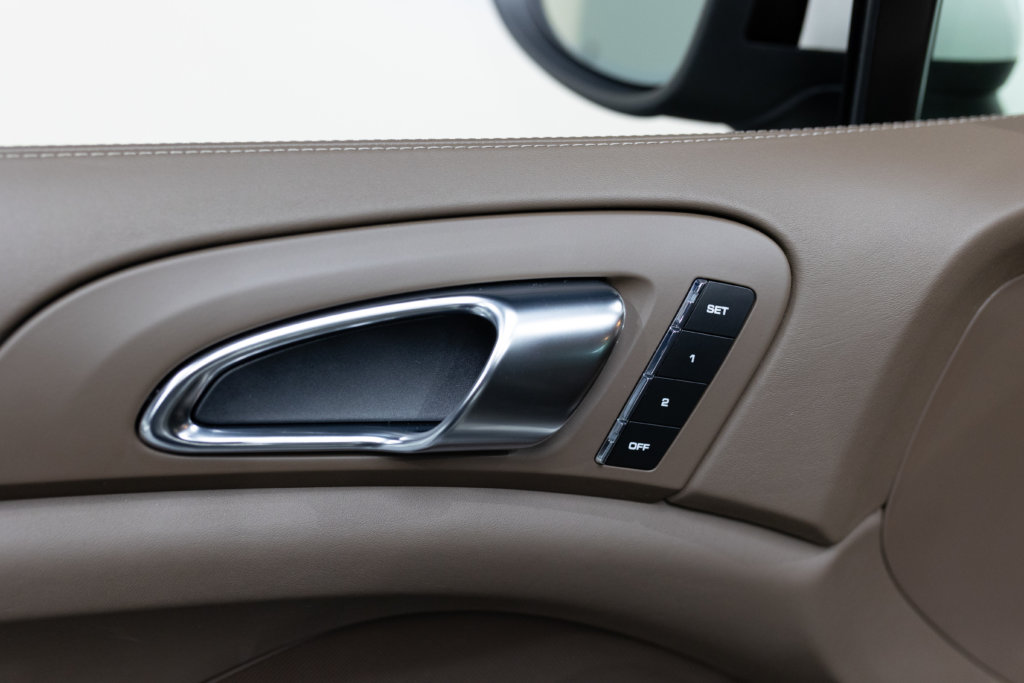 Porsche Cayenne diesel blanc interieur 4