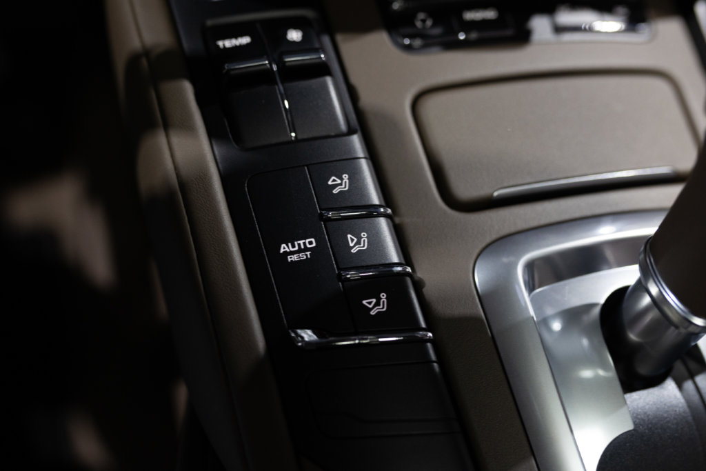 Porsche Cayenne diesel blanc interieur 40