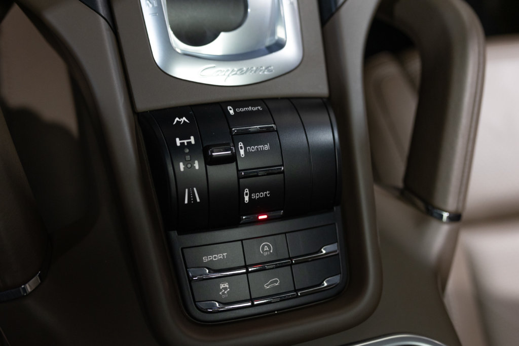 Porsche Cayenne diesel blanc interieur 41