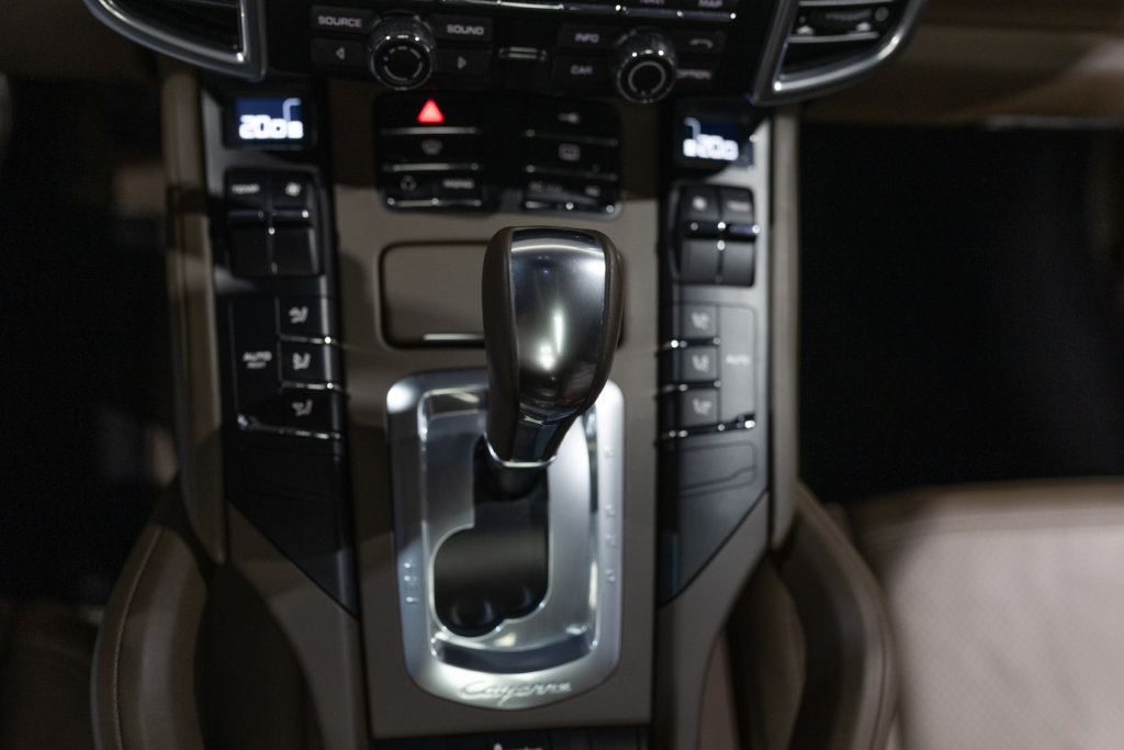 Porsche Cayenne diesel blanc interieur 43