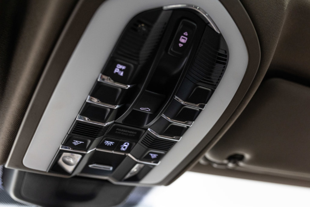 Porsche Cayenne diesel blanc interieur 44