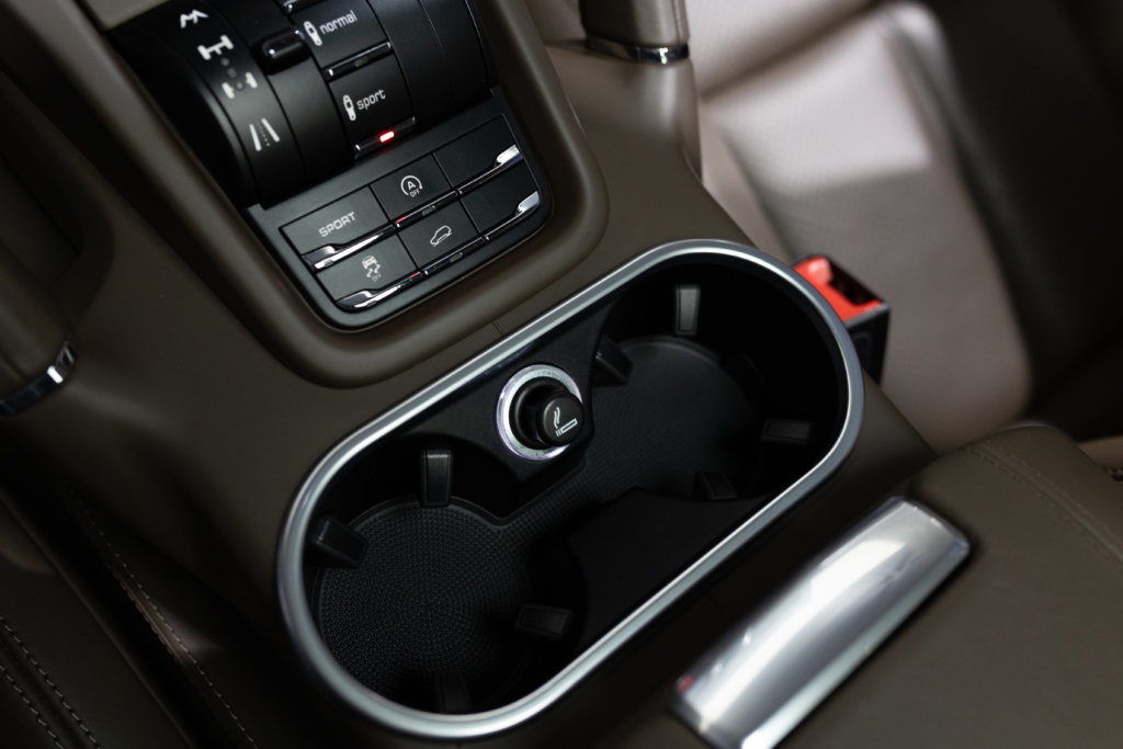 Porsche Cayenne diesel blanc interieur 46
