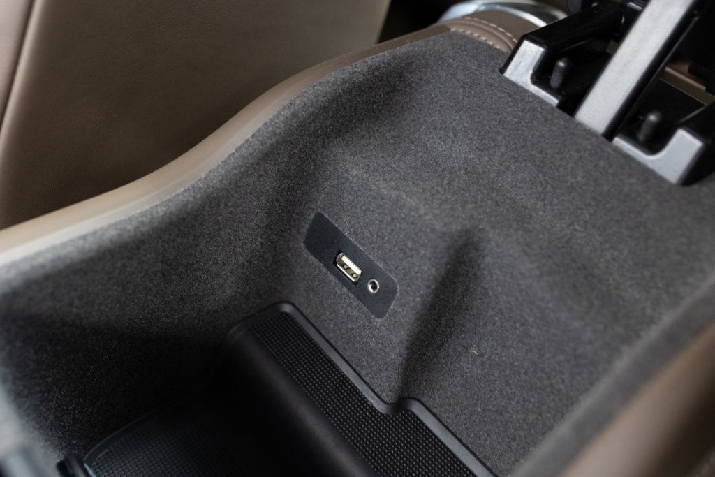 Porsche Cayenne diesel blanc interieur 47
