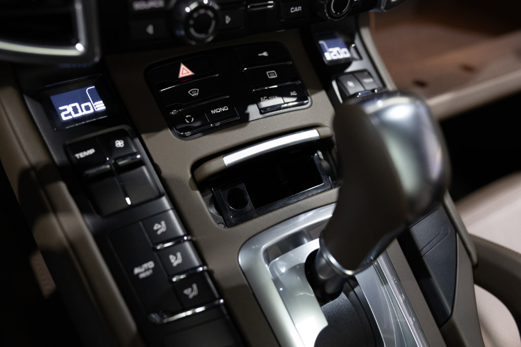 Porsche Cayenne diesel blanc interieur 48
