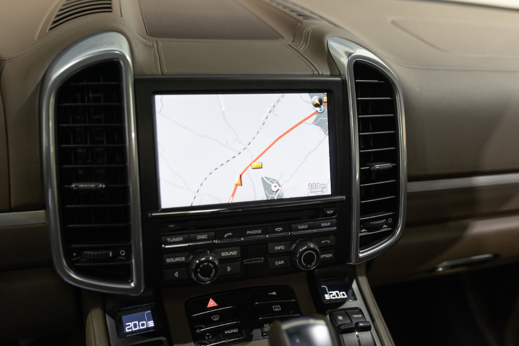 Porsche Cayenne diesel blanc interieur 49
