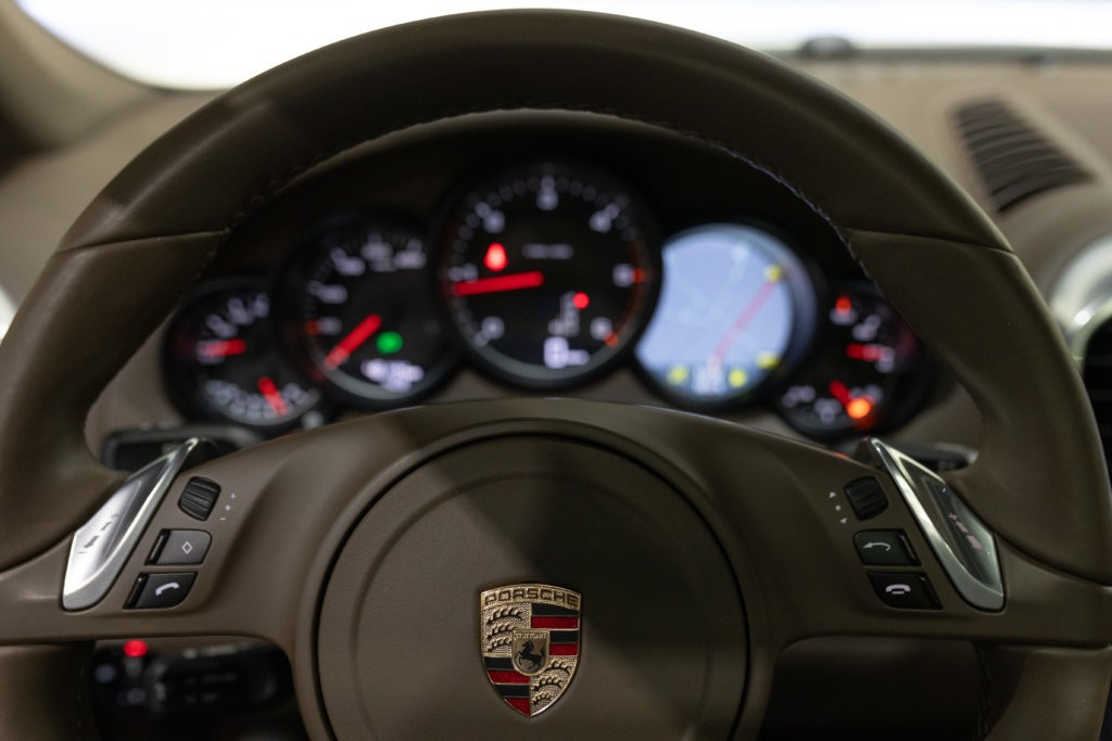 Porsche Cayenne diesel blanc interieur 51