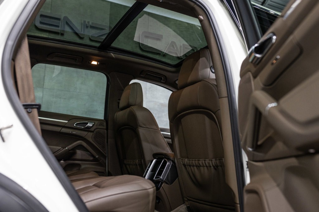 Porsche Cayenne diesel blanc interieur 53