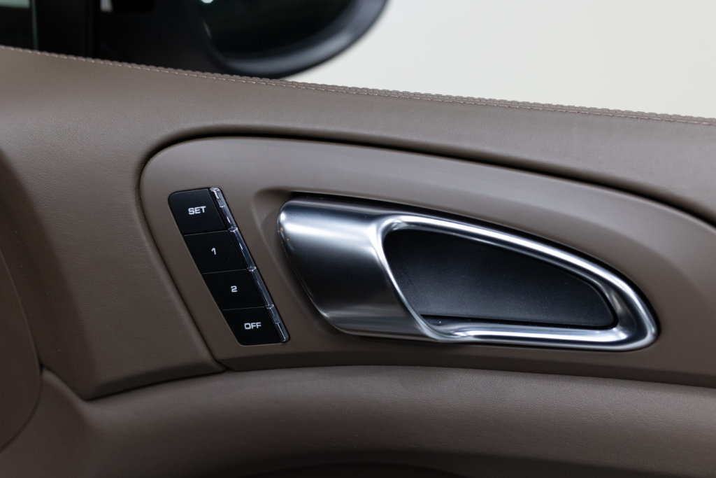 Porsche Cayenne diesel blanc interieur 8