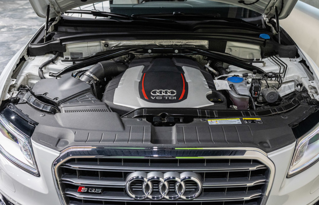 SQ5 Blanc Extenz Moteur 2