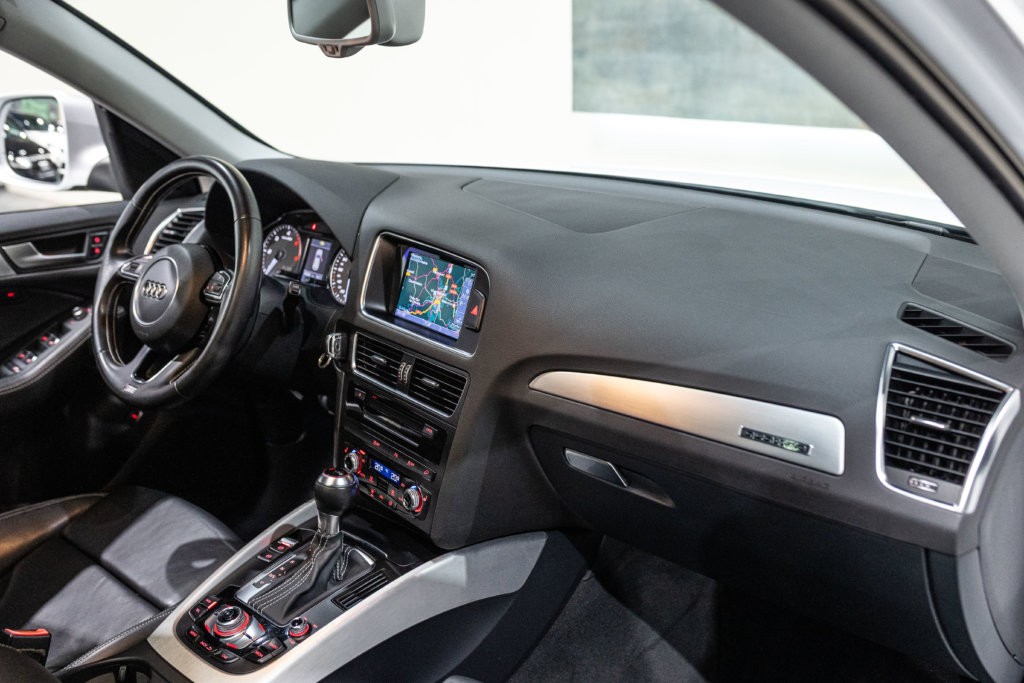 SQ5 Blanc Kerim Interieur 11